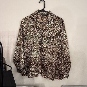 Soft leopard 2 piece pajama long sleeve top and pants set luxurious pajamas